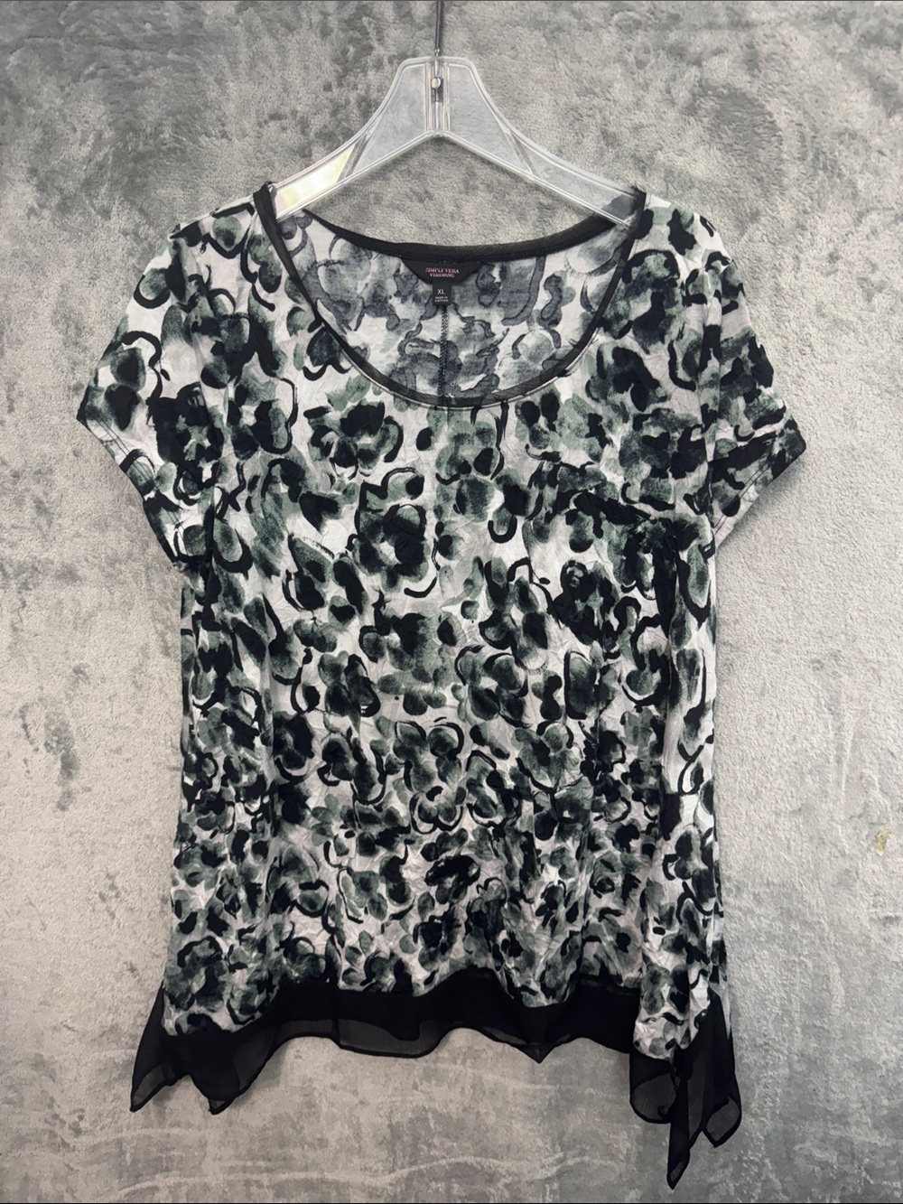 Simply Vera XL Black, White & Green Floral Short Sleeve Blouse tunic